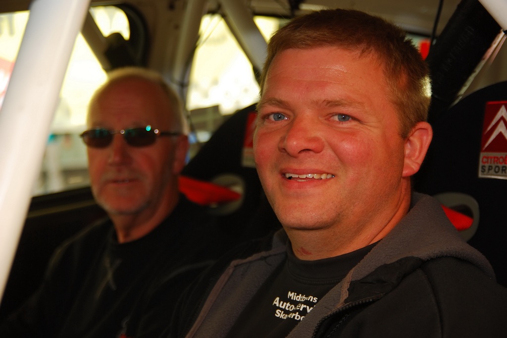 Frank Nielsen (forrest) og Børge Jensen tog en tredjeplads i deres klasse ved rallysprintet i Fårvang.